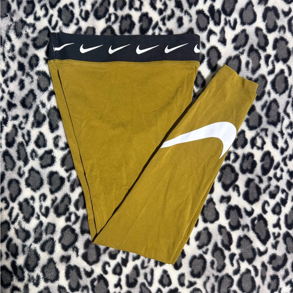 Nike women’s green and Black Leggings